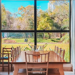 Ambiente aconchegante do Tênis Clube